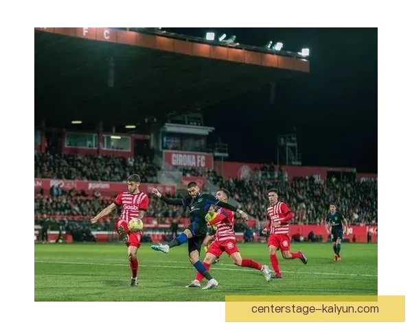 英超赛季中富勒姆状态回暖，客场表现逐步提升