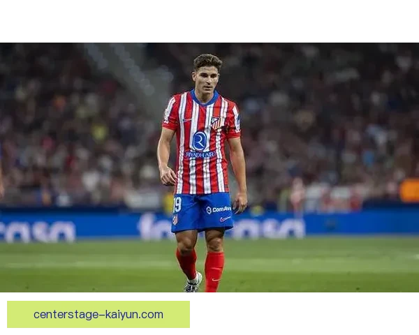 阿尔瓦雷斯在河床的表现稳健，持续吸引国际关注